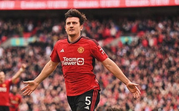 Maguire vẫn quyết định ở lại và tiếp tục chiến đấu cho suất đá chính tại Old Trafford